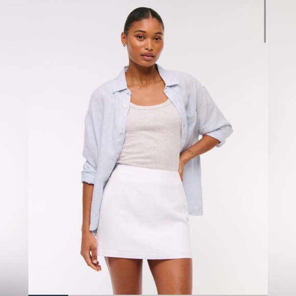 The A&F Scarlett Curve Love Linen-Blend Mini Skort - Picture 4 of 5